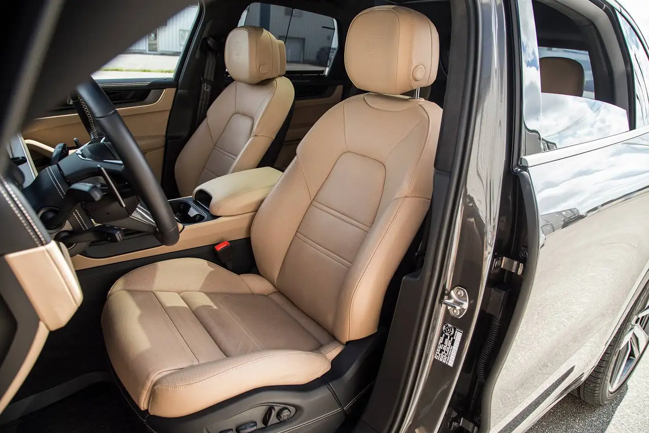 Porsche Cayenne - Image 25