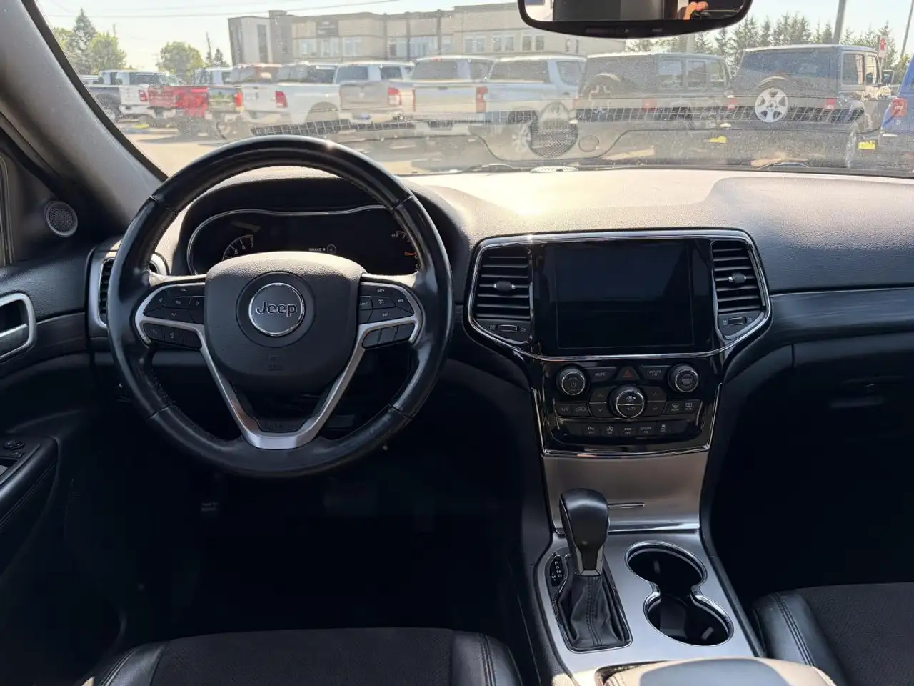 Jeep Grand Cherokee - Image 12