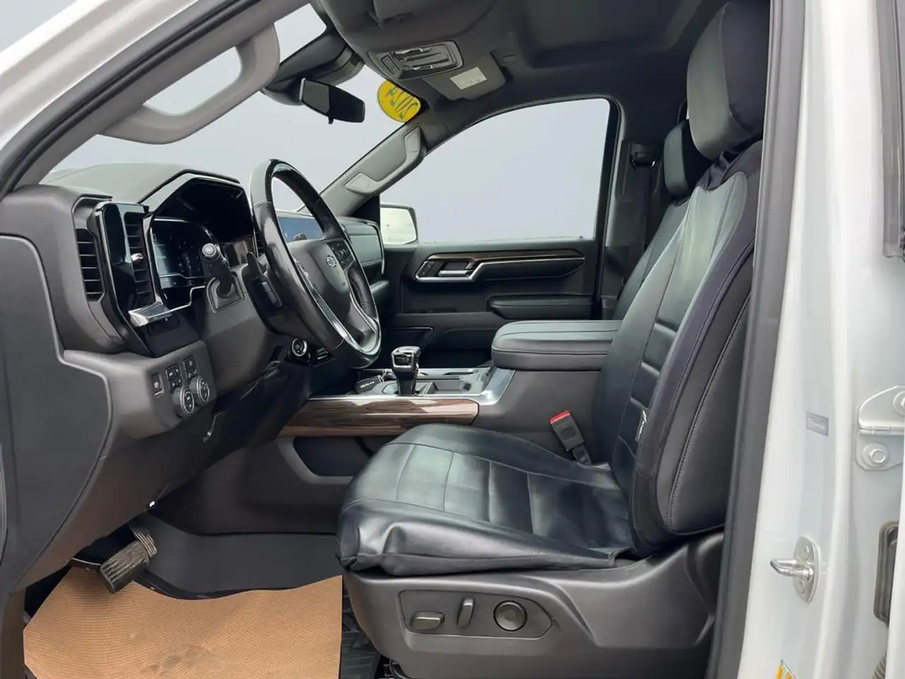 Chevrolet Silverado 1500 - Image 10