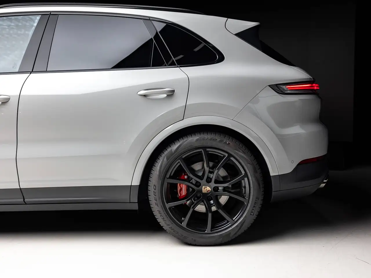 Porsche Cayenne - Image 40