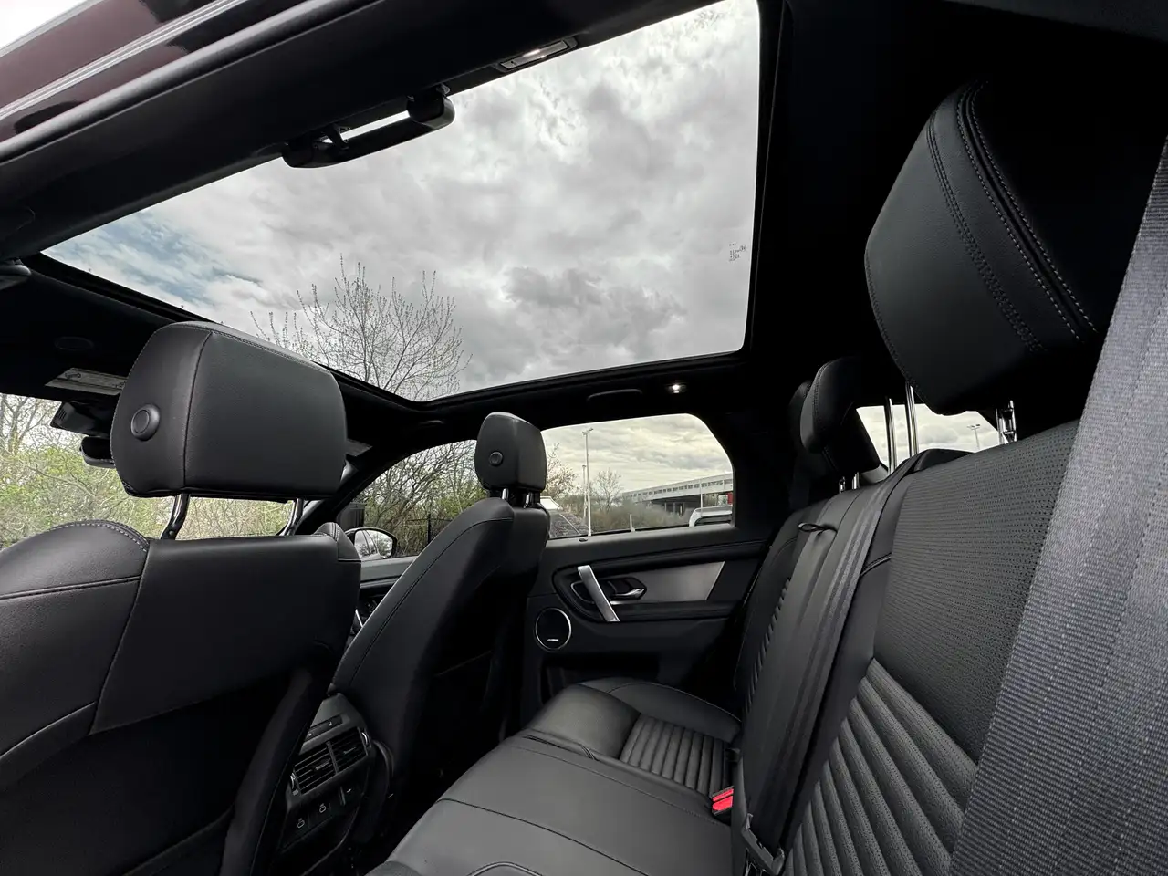 Land Rover Discovery Sport - Image 31