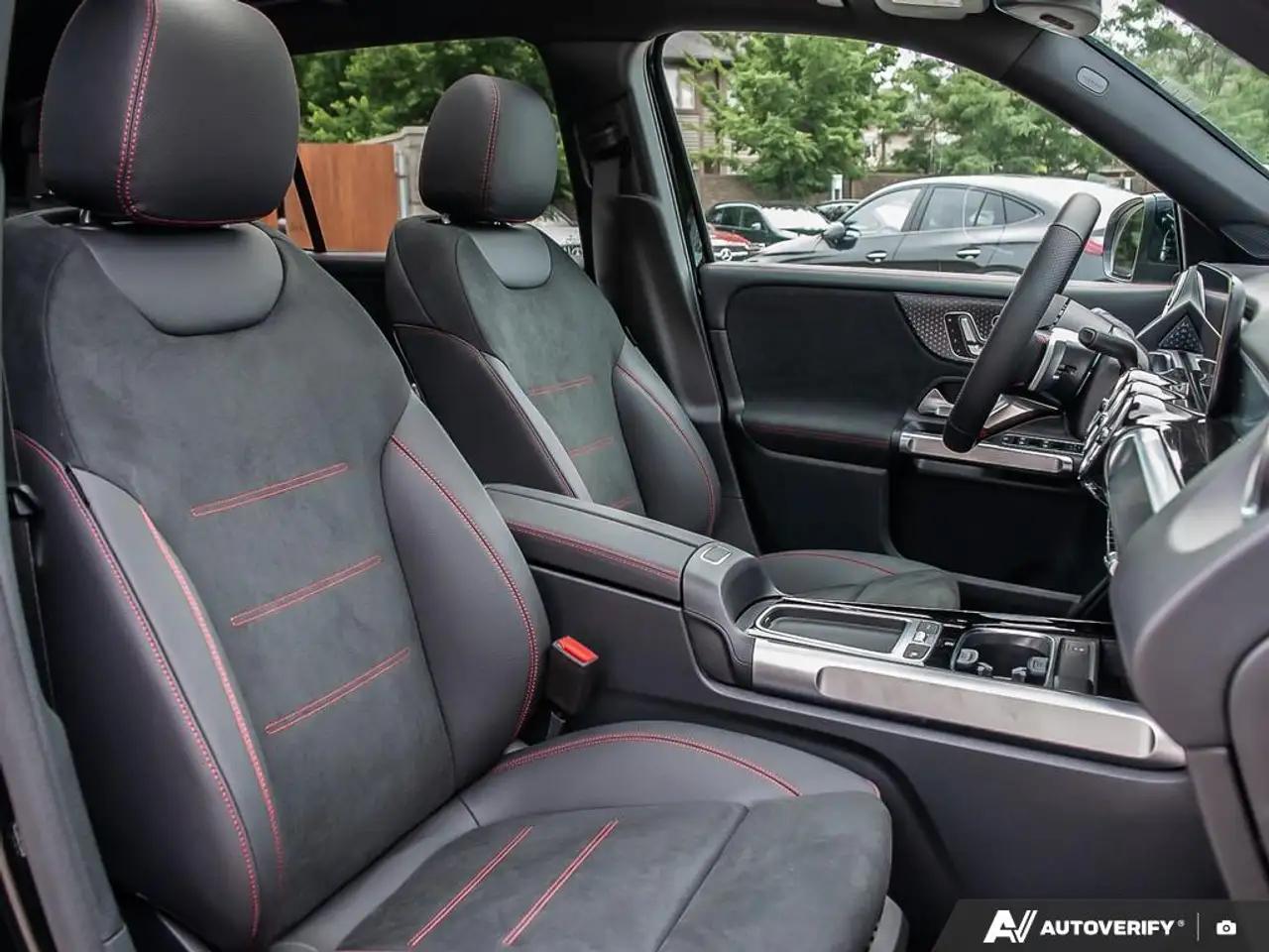 Mercedes-Benz GLB - Image 22