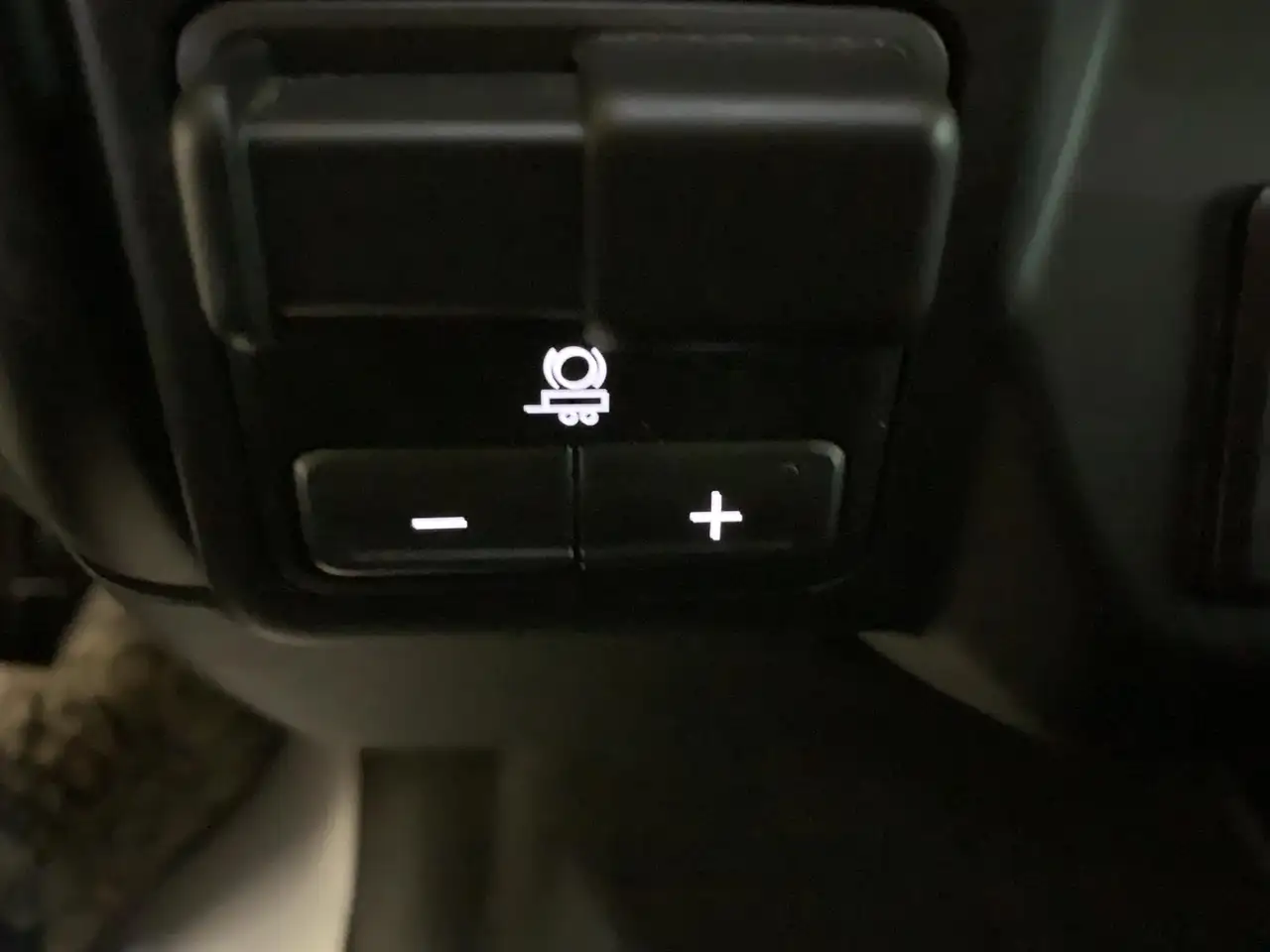 Chevrolet Silverado - Image 19