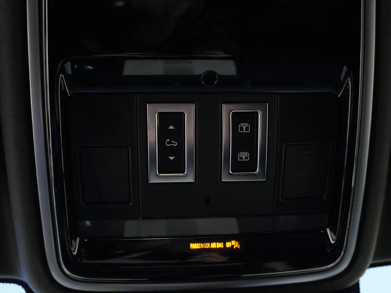 Land Rover Range Rover Velar - Image 24