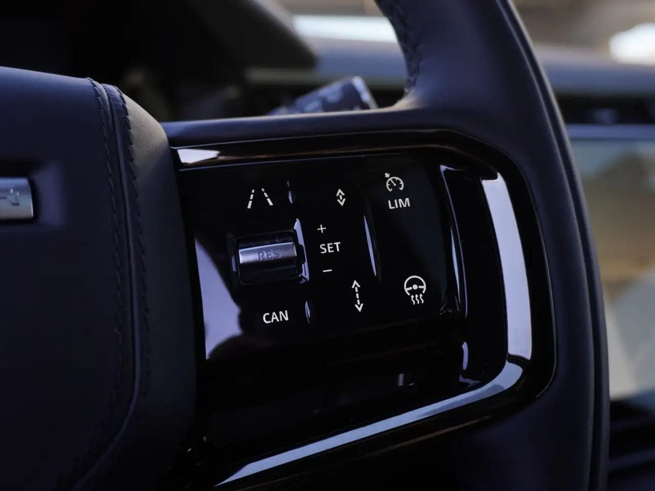 Land Rover Range Rover Velar - Image 13