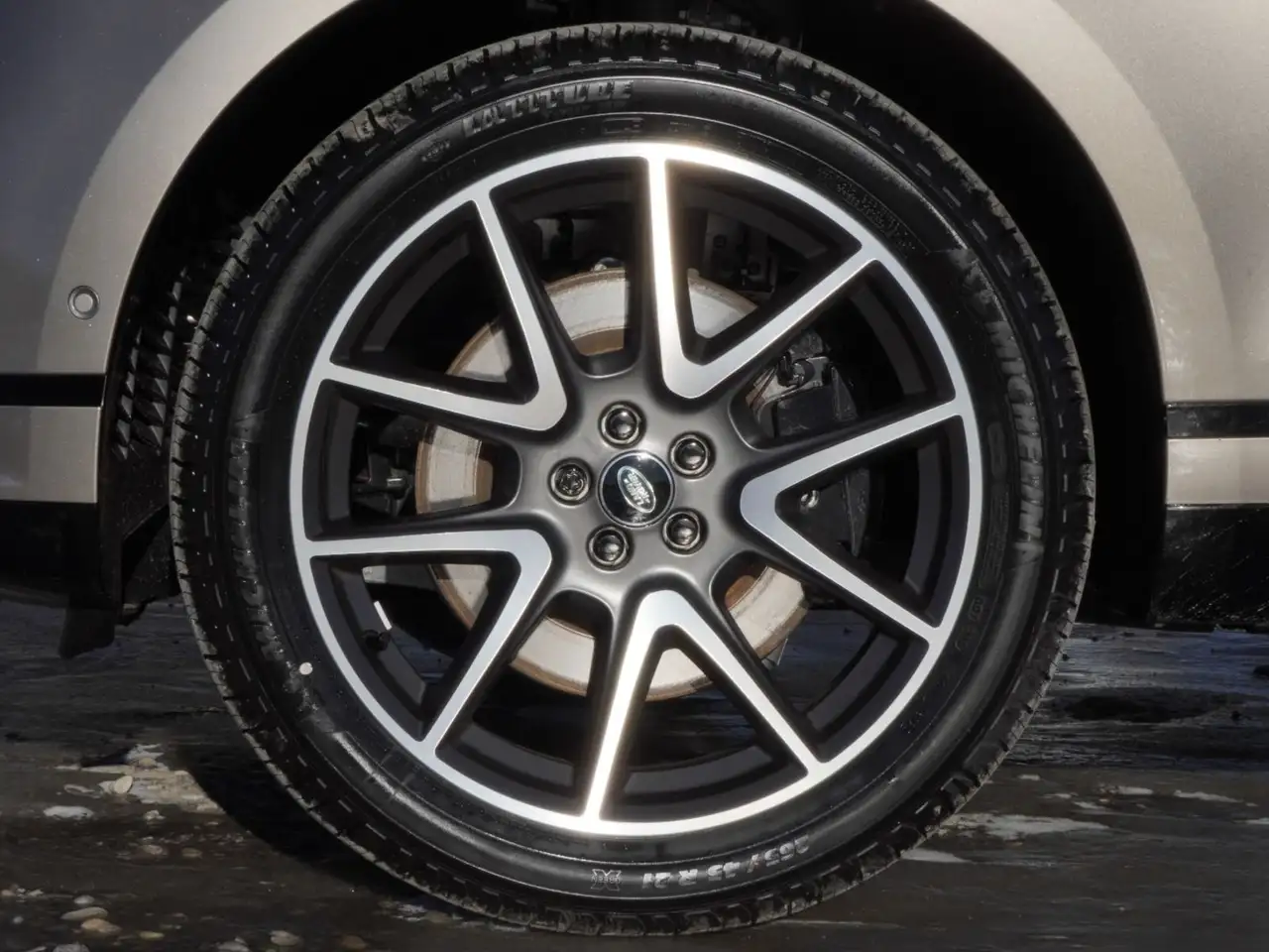 Land Rover Range Rover Velar - Image 29