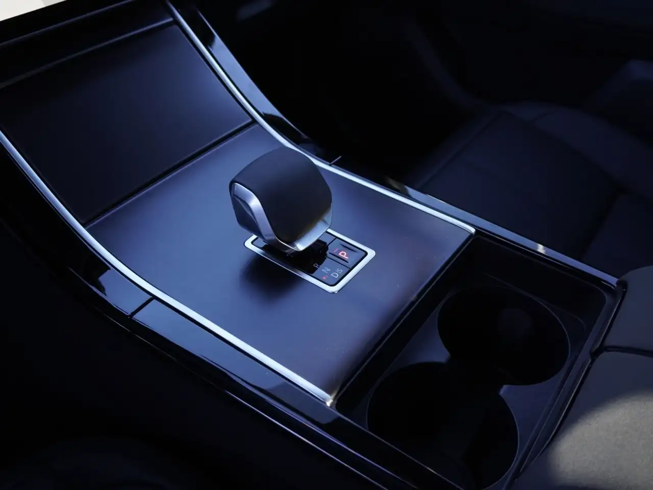 Land Rover Range Rover Velar - Image 18
