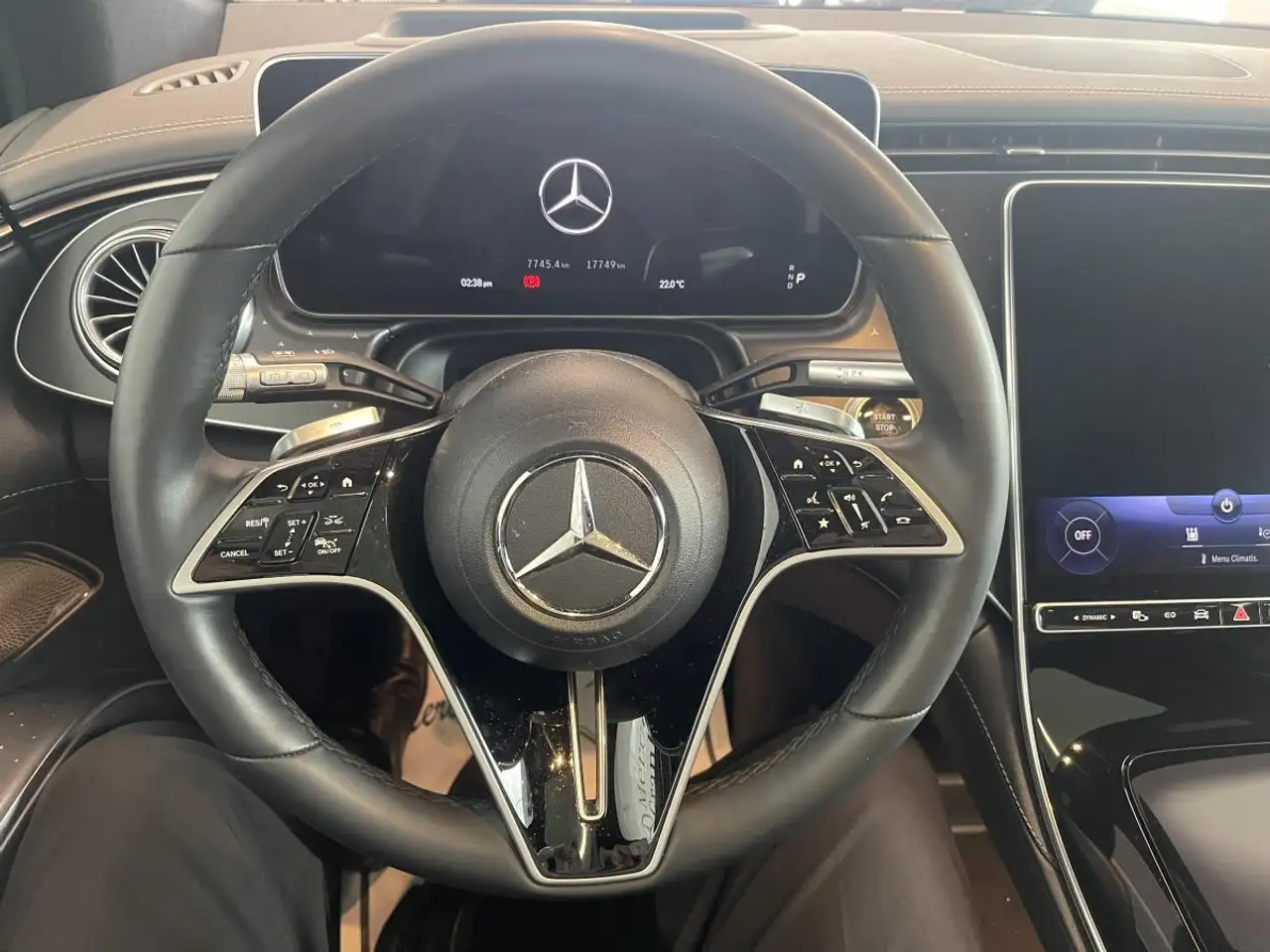 Mercedes-Benz EQS - Image 12