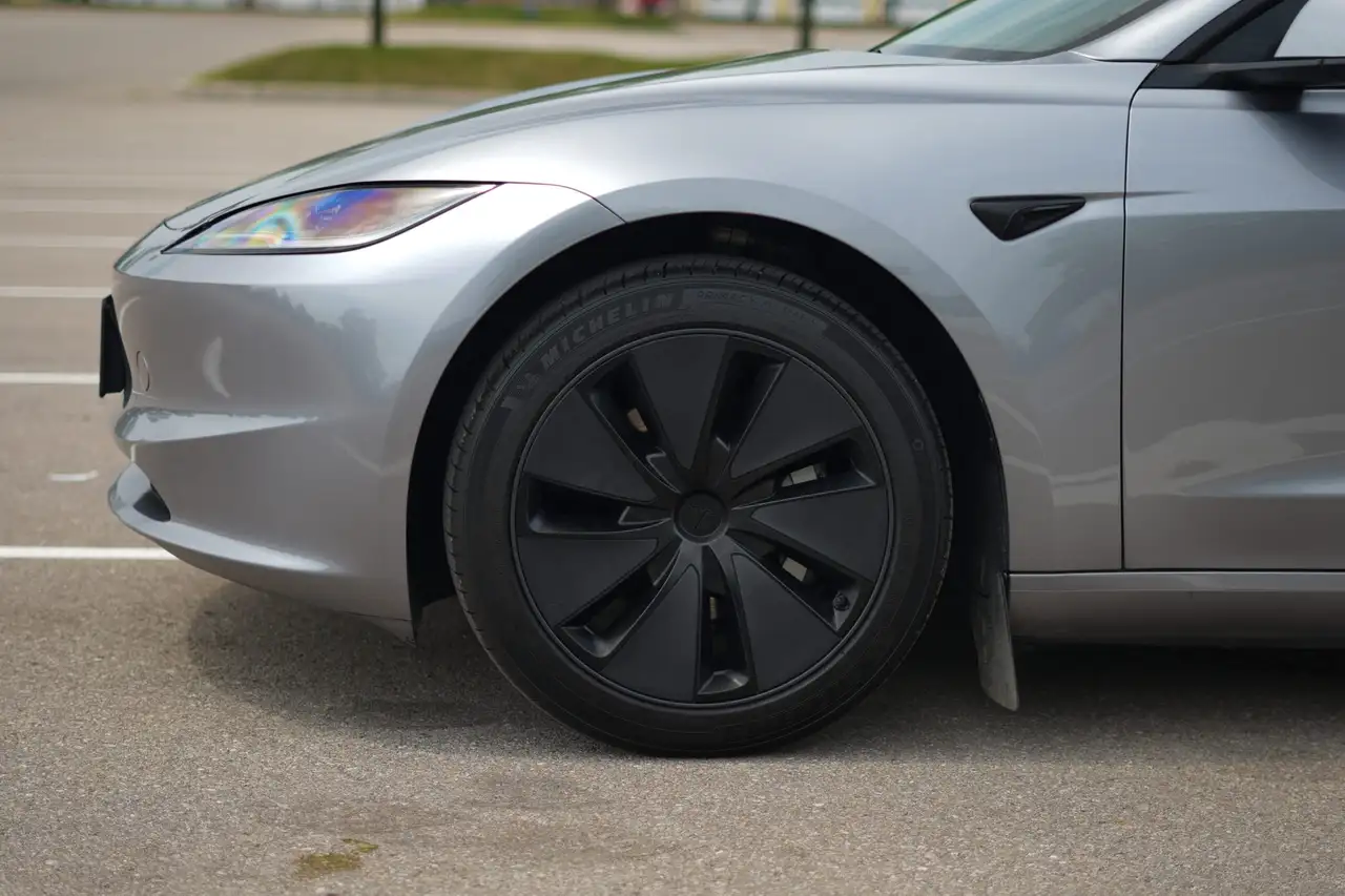 Tesla Model 3 - Image 6