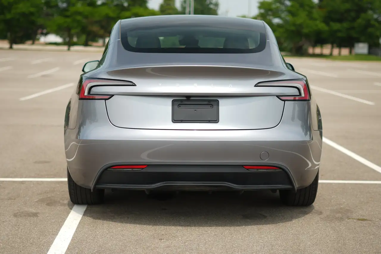 Tesla Model 3 - Image 8