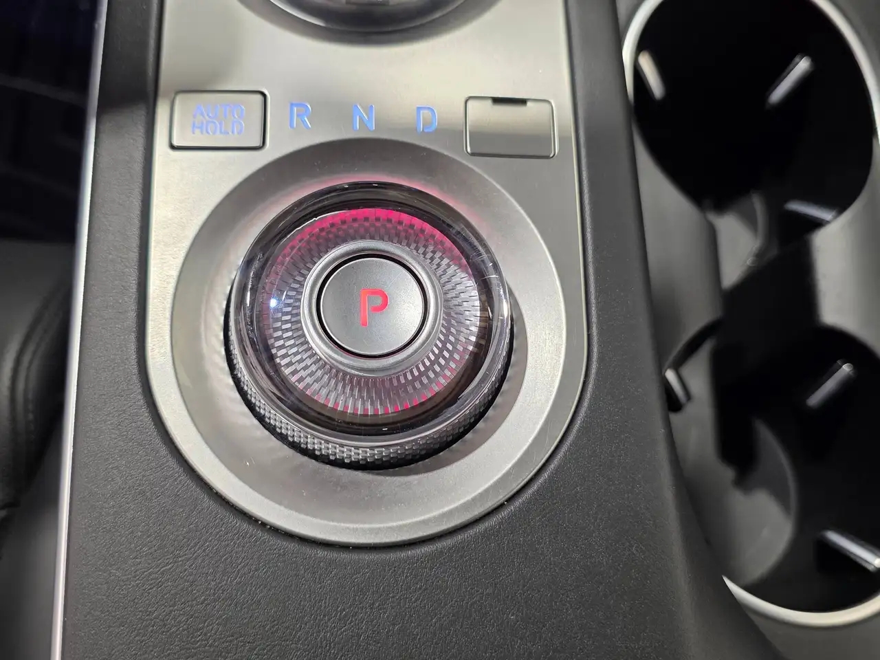 Genesis GV70 - Image 27