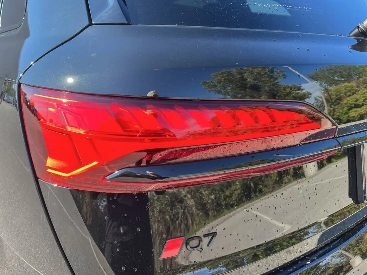 Audi Q7 - Image 14
