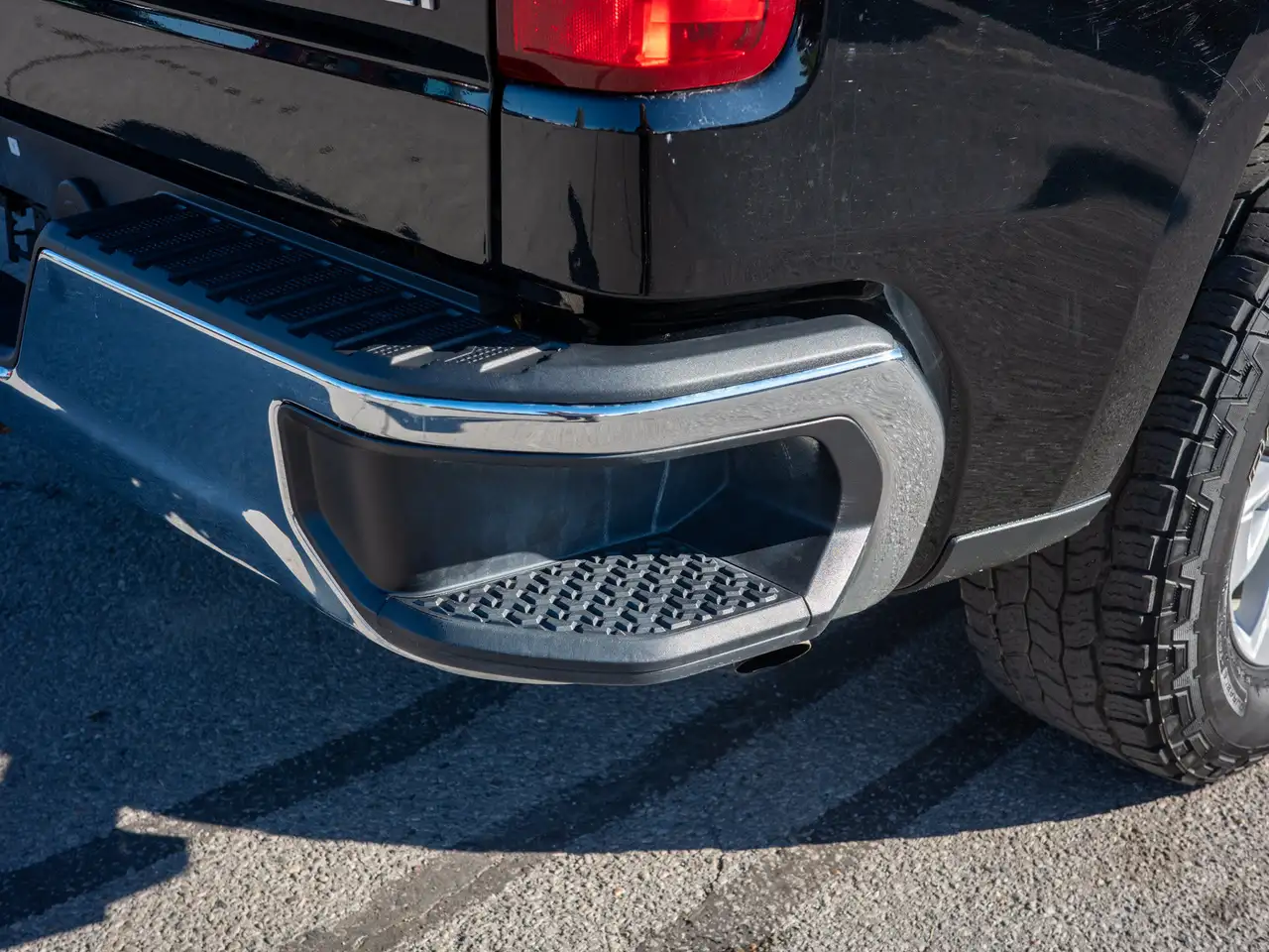 Chevrolet Silverado 1500 - Image 12