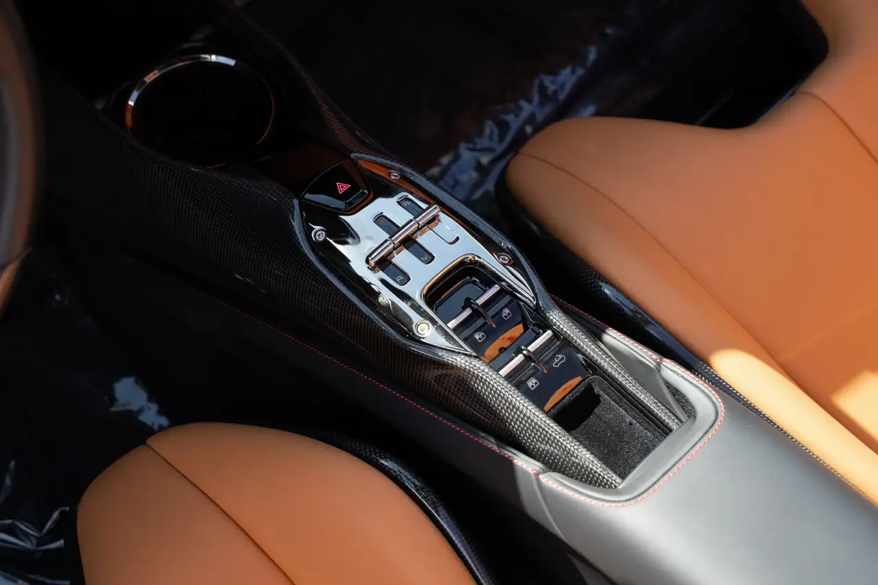 Ferrari SF90 Spider - Image 40
