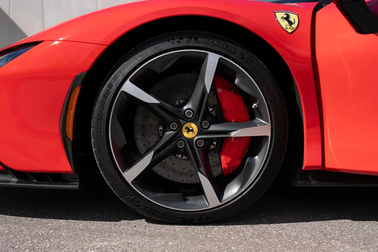 Ferrari SF90 Spider - Image 18