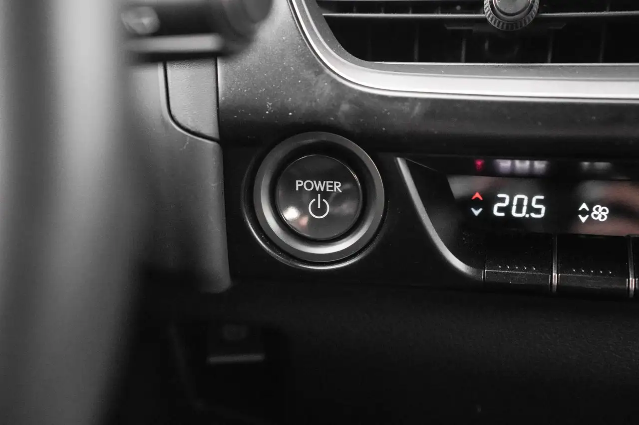 Lexus UX 250h - Image 24