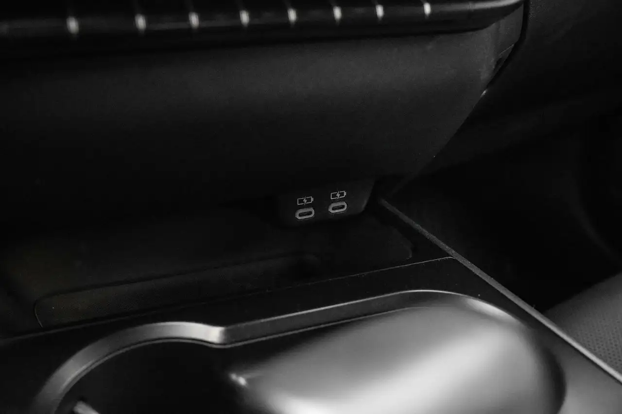 Lexus UX 250h - Image 26