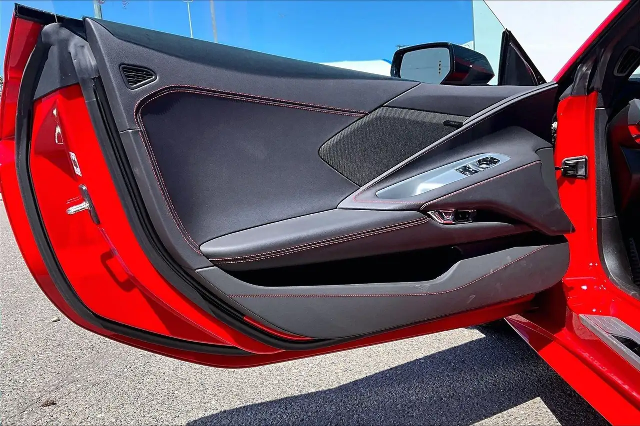 Chevrolet Corvette - Image 17
