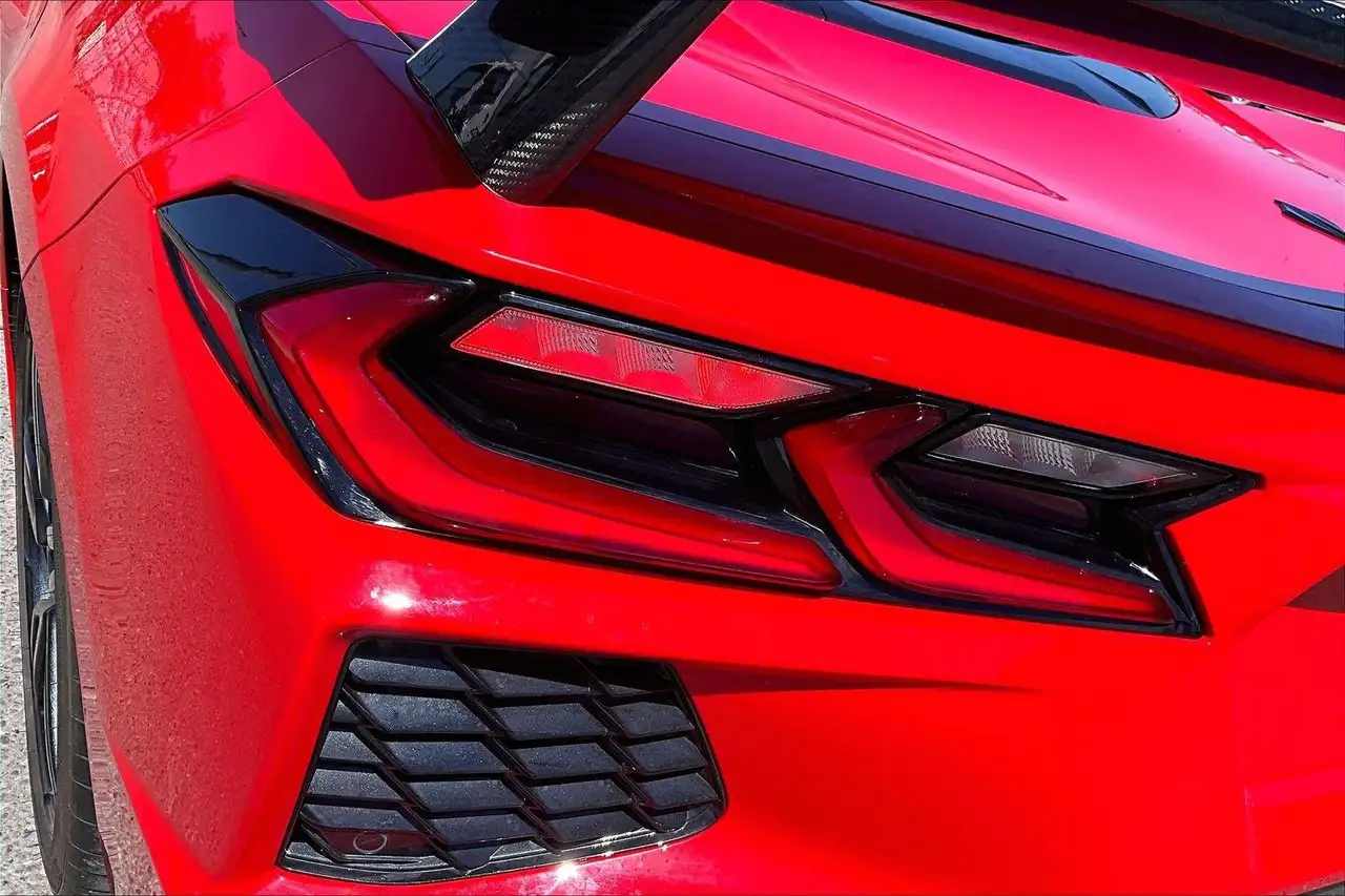 Chevrolet Corvette - Image 28