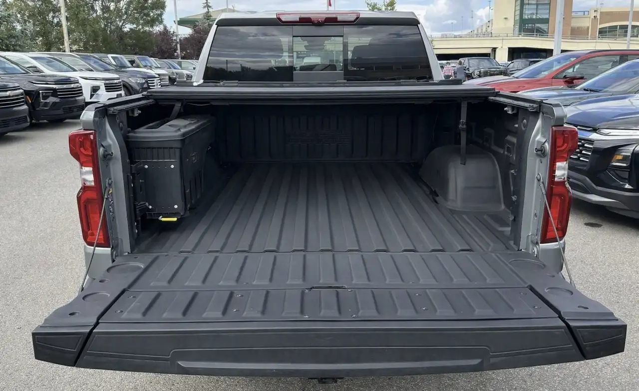 Chevrolet Silverado 1500 - Image 8