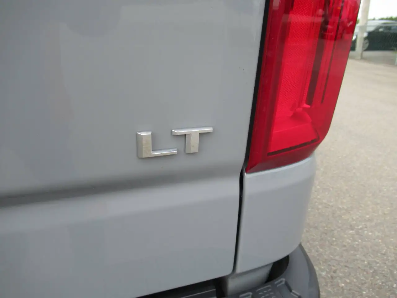 Chevrolet Silverado 1500 - Image 12
