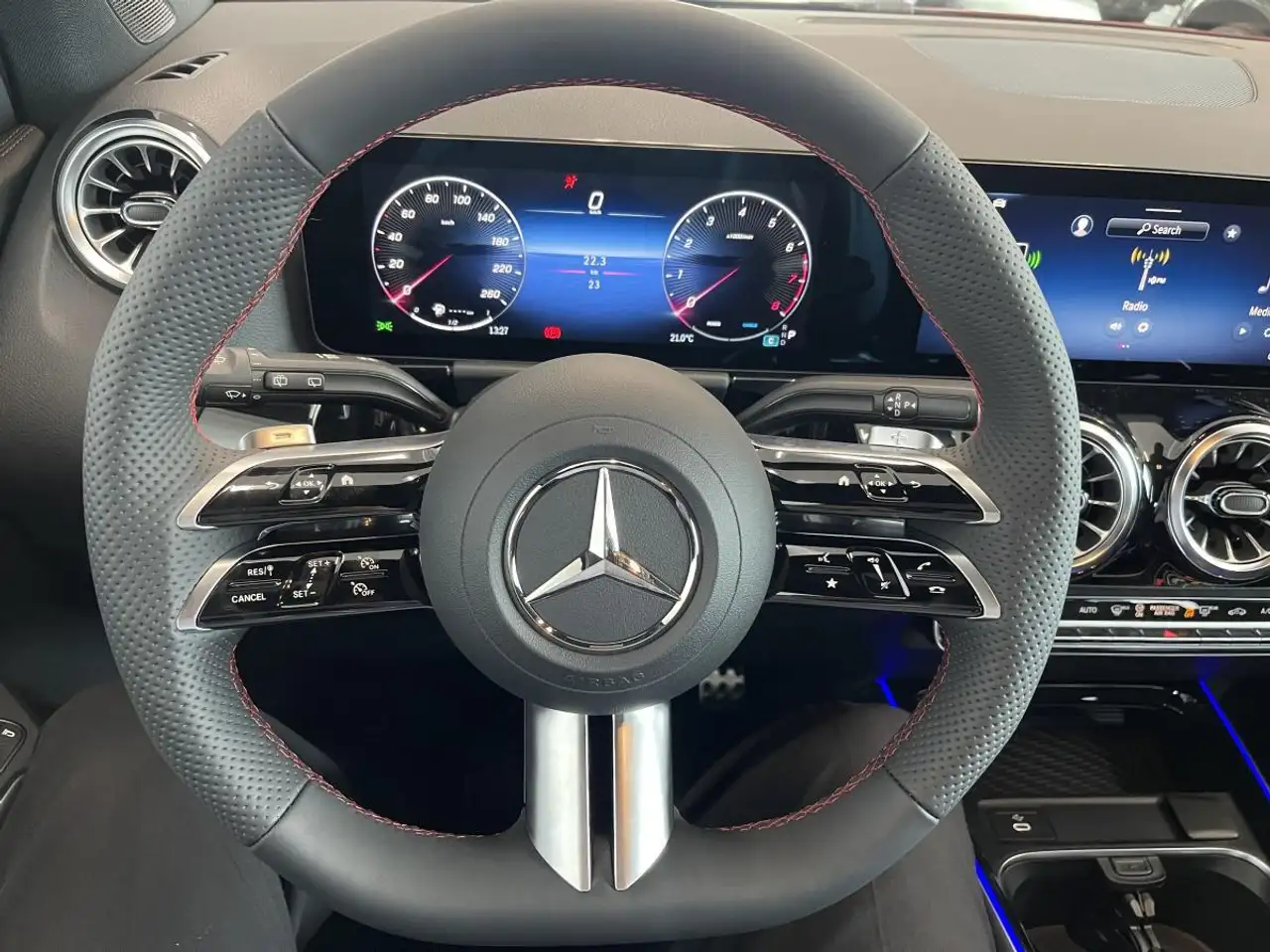Mercedes-Benz GLA - Image 11