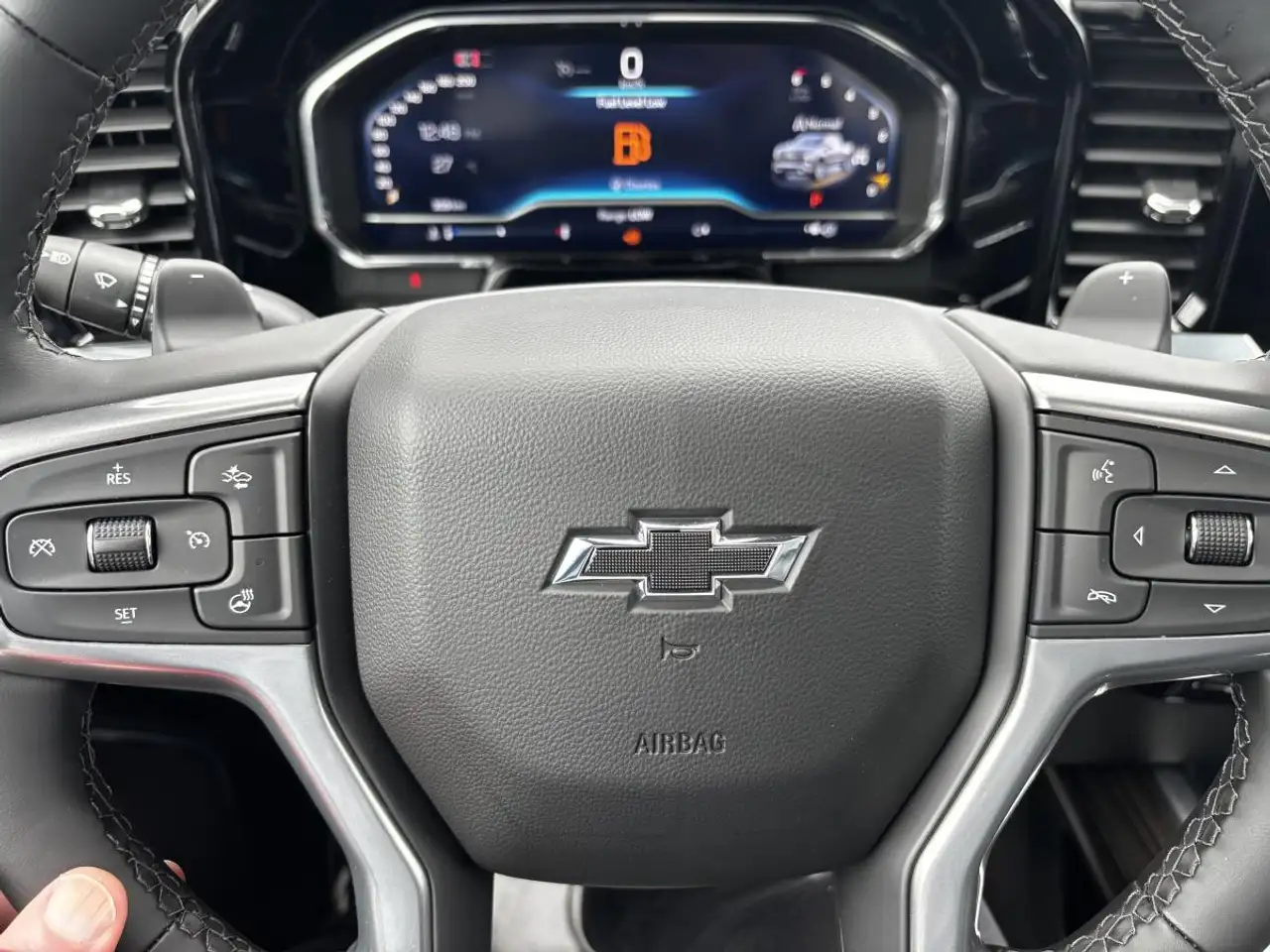 Chevrolet Silverado 1500 - Image 31