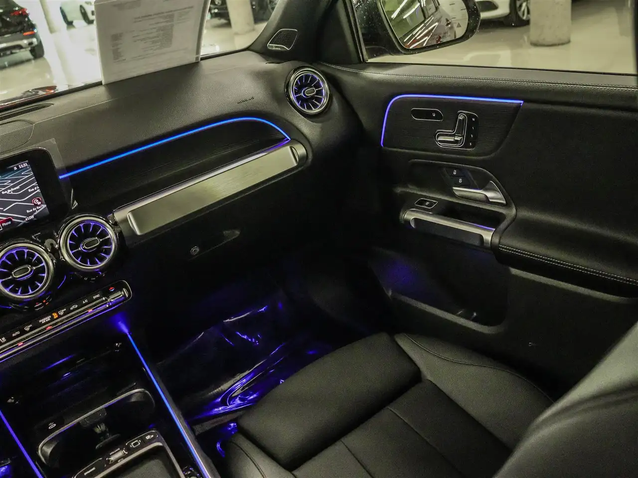 Mercedes-Benz GLB - Image 21