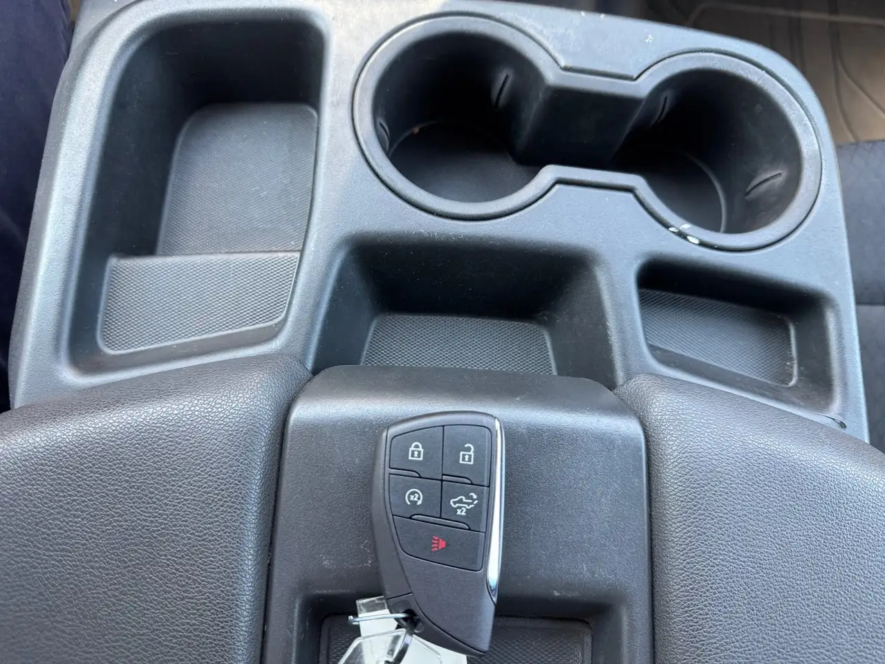 Chevrolet Silverado 1500 - Image 17