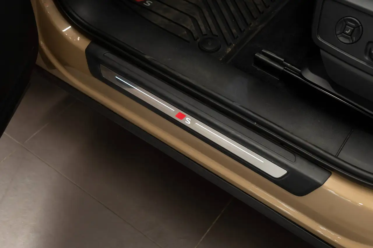 Audi SQ5 - Image 27