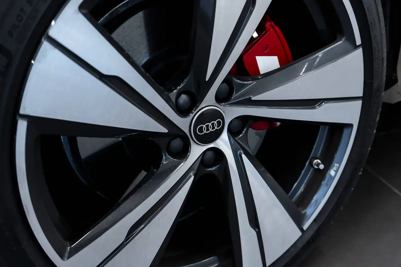 Audi SQ5 - Image 7