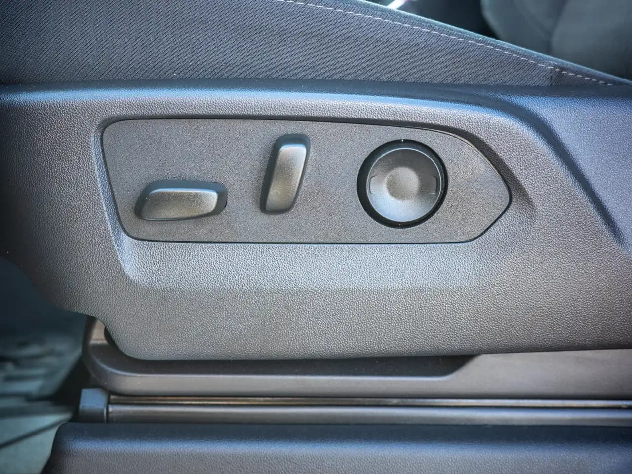 Chevrolet Silverado 1500 - Image 30