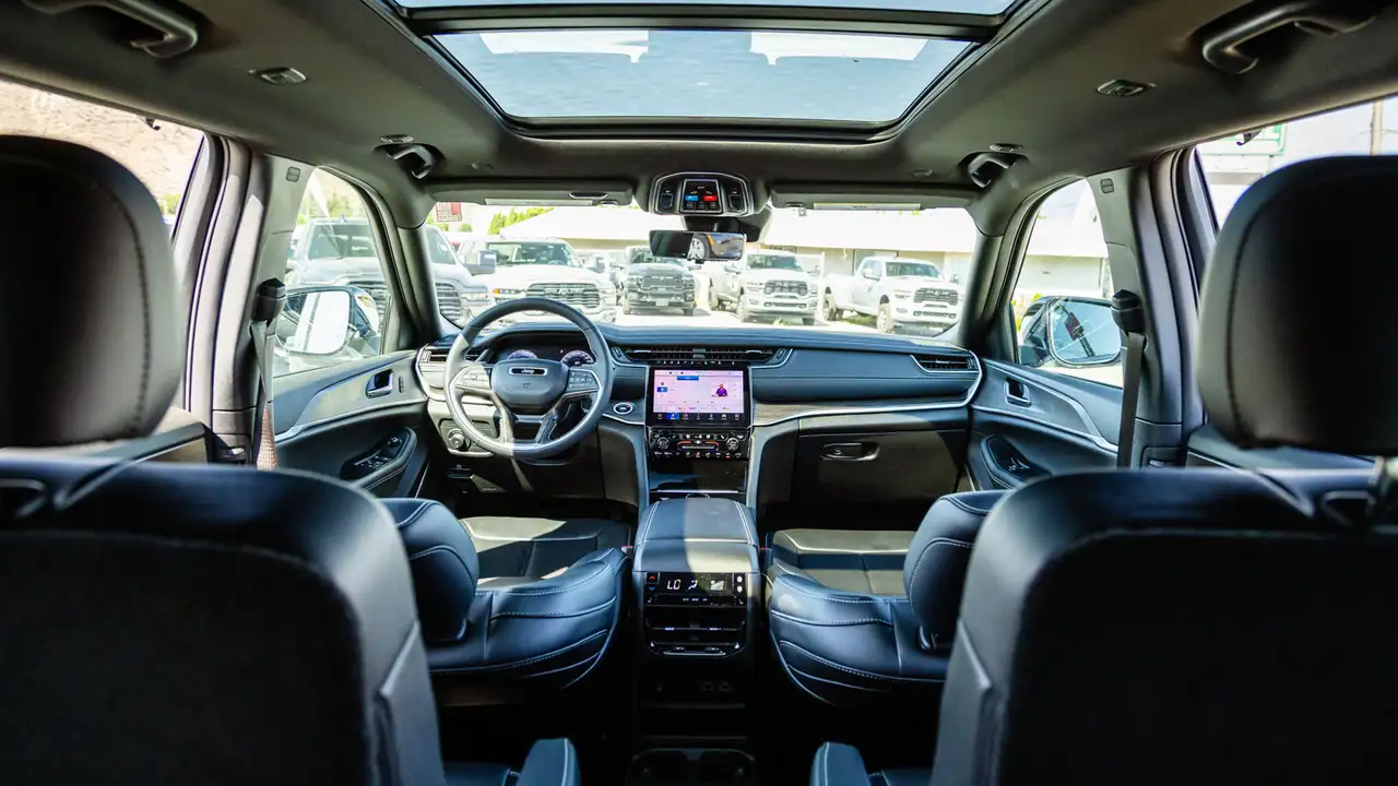 Jeep Grand Cherokee - Image 19