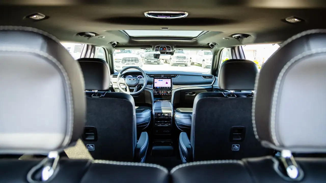 Jeep Grand Cherokee - Image 18