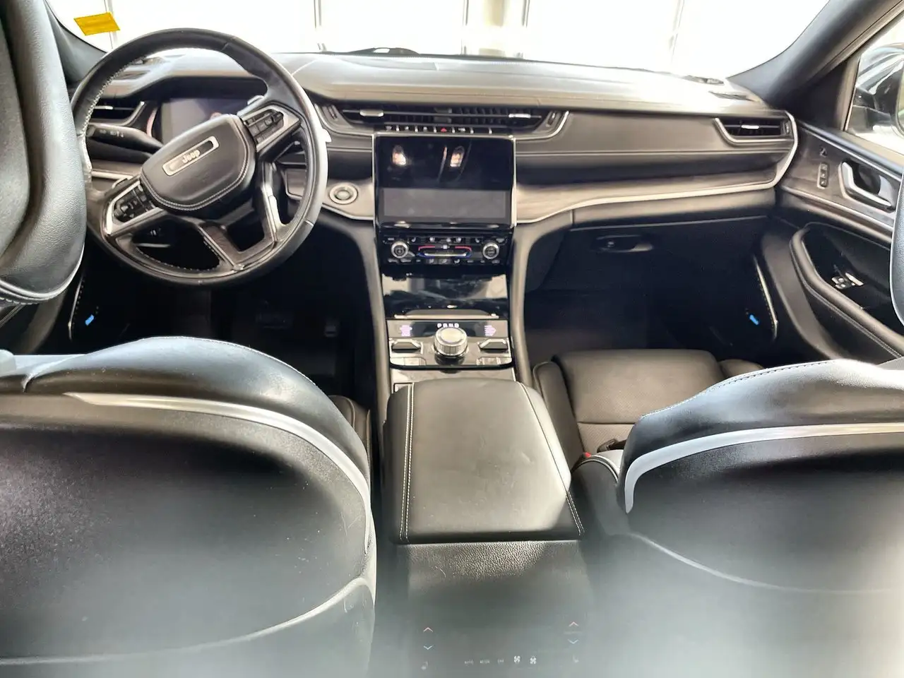 Jeep Grand Cherokee - Image 29