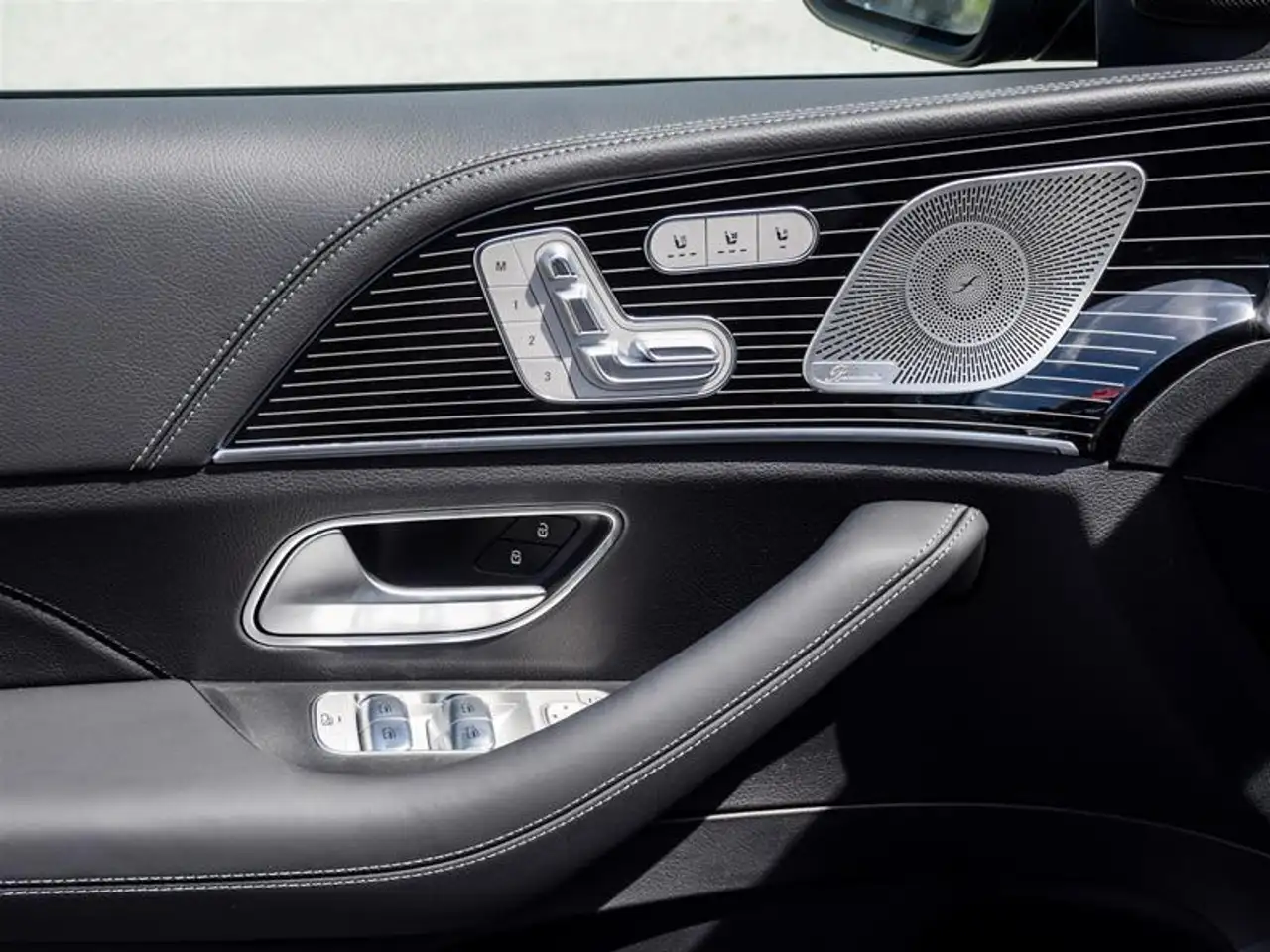 Mercedes-Benz GLE - Image 12