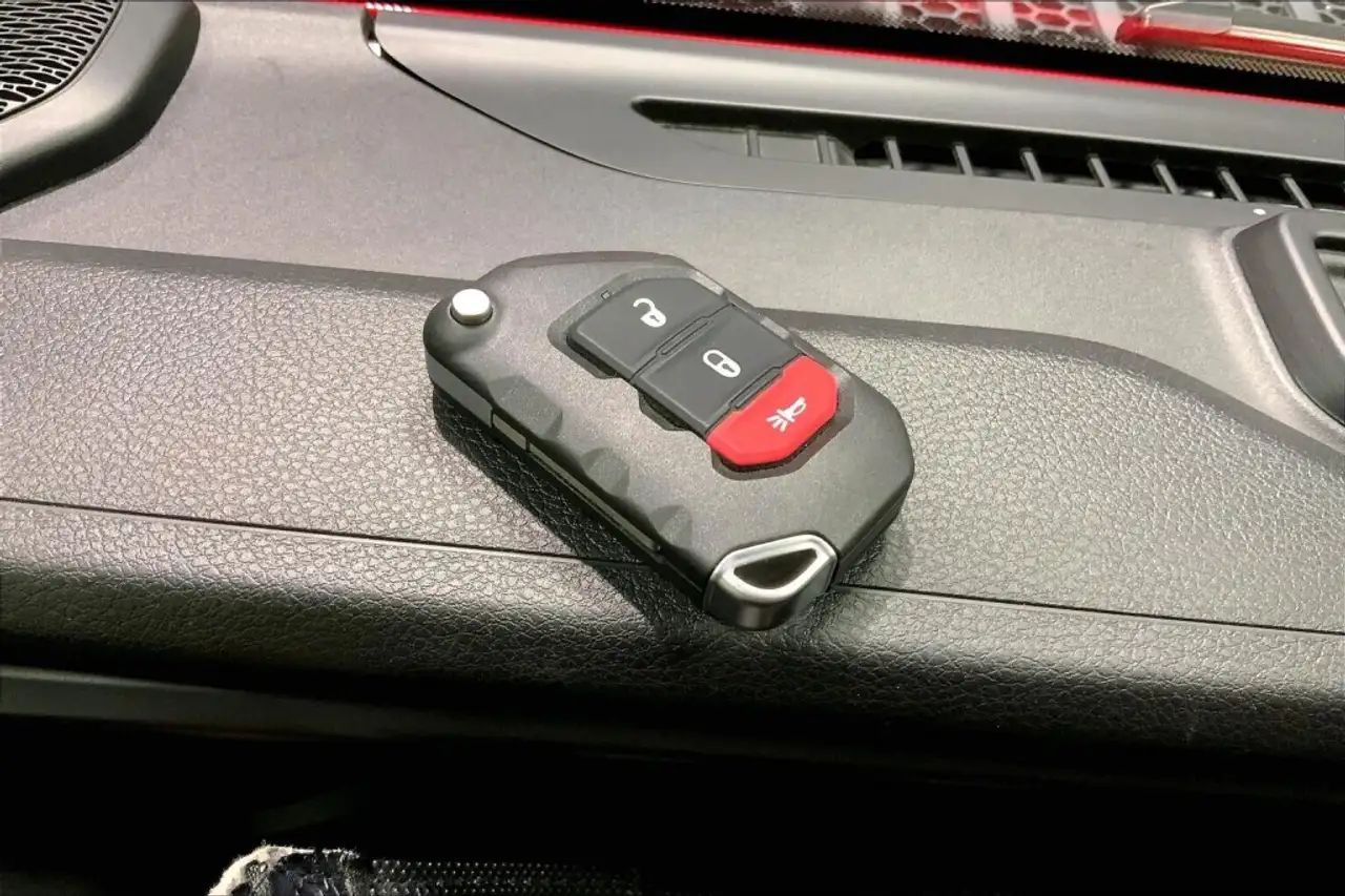 Jeep Wrangler - Image 12